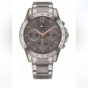 NWT TOMMY HILFIGER
Women's Gunmetal-Tone Stainless Steel Bracelet Watch 38mm